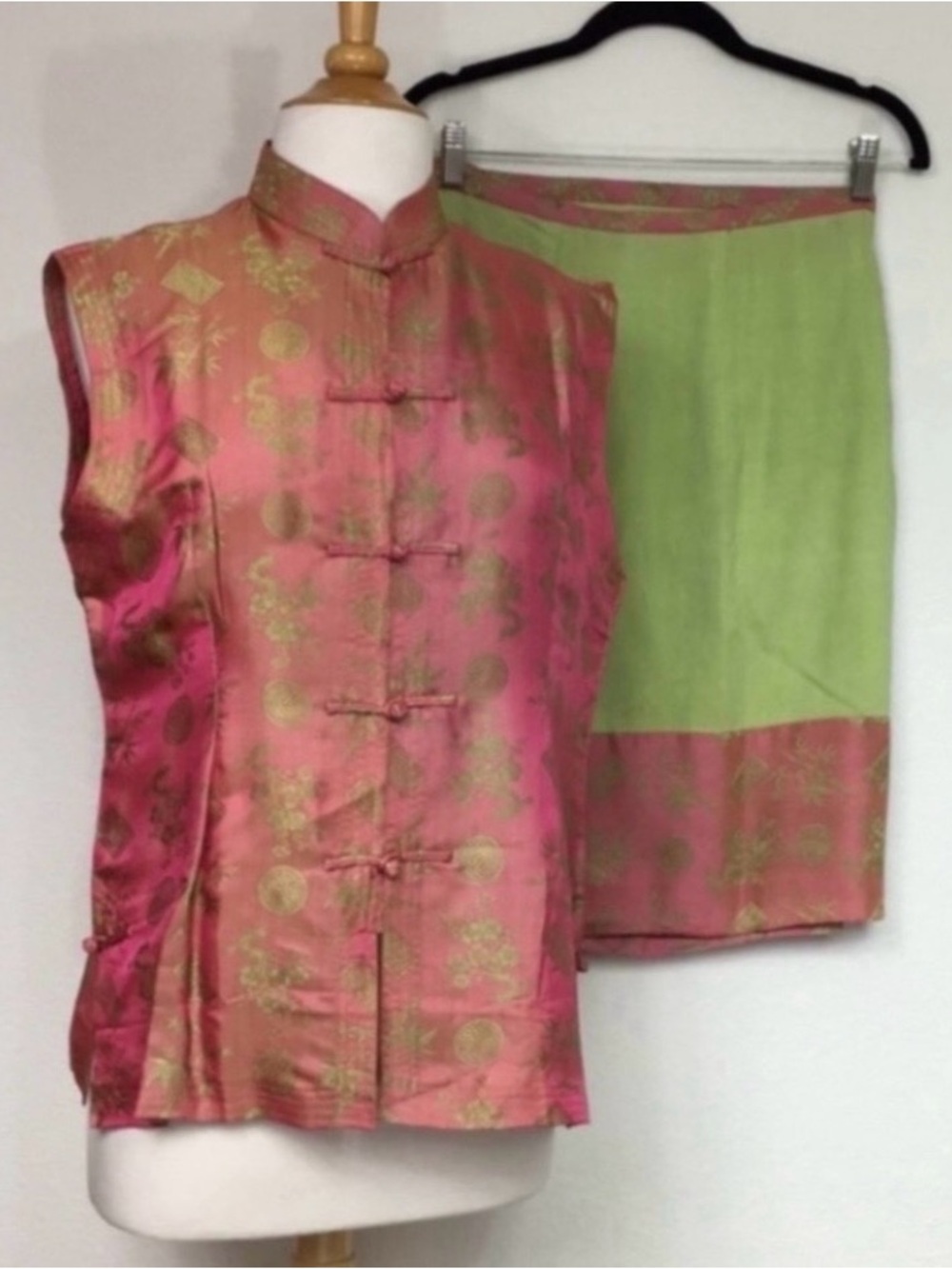 Vintage Womens Chartreuse 100% Silk Asian Medallion Top + Wrap Skirt Boho Size L